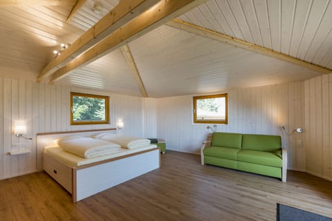 Comfort Tree House (Birkenhöhe) | Hypo-allergenic bedding, laptop workspace, blackout drapes