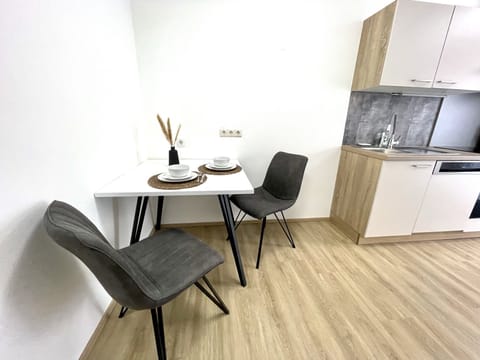 Deluxe Apartment | In-room dining