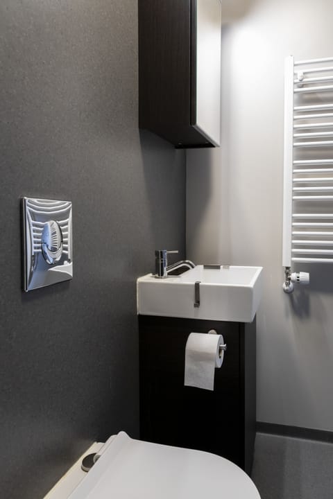 City Apartment | Bathroom | Towels