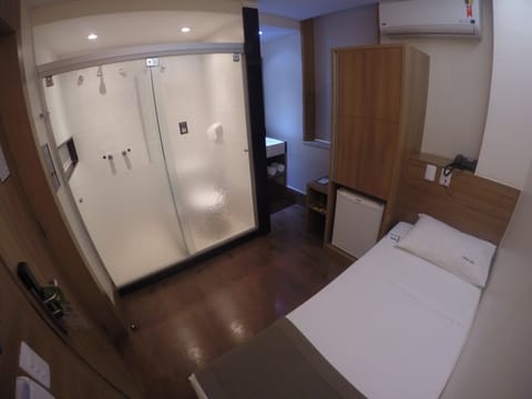 Standard Room | 1 bedroom, in-room safe, iron/ironing board, free WiFi