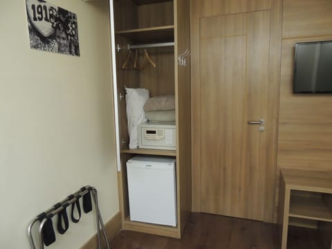 Superior Room | In-room safe, iron/ironing board, free WiFi, bed sheets