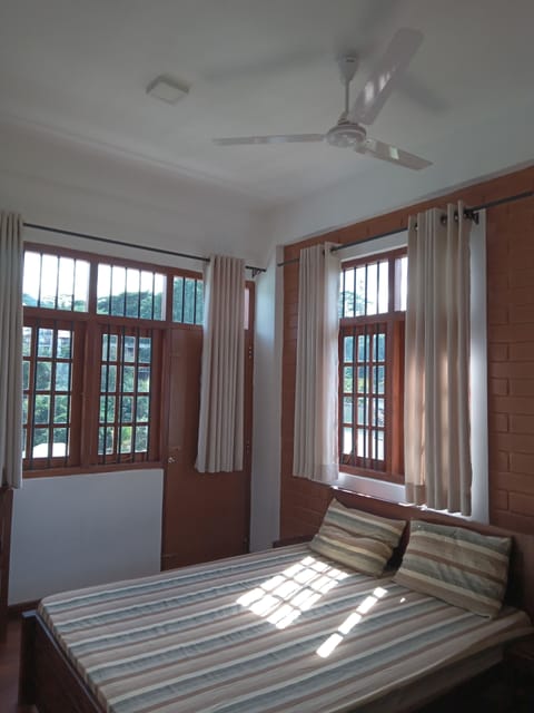 Deluxe Double Room, 1 Double Bed, Non Smoking, Hill View | Individually furnished, desk, laptop workspace, iron/ironing board