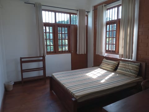 Deluxe Double Room, 1 Double Bed, Non Smoking, Hill View | Individually furnished, desk, laptop workspace, iron/ironing board