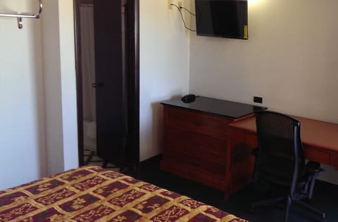 Room, 1 King Bed | Desk, laptop workspace, free WiFi, bed sheets