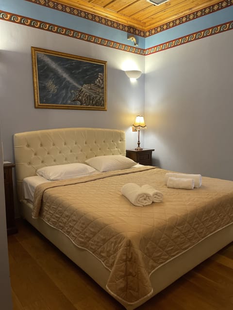 Deluxe Double Room (for 2) | Pillowtop beds, free WiFi, bed sheets