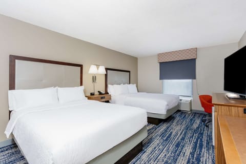 Premium bedding, in-room safe, desk, laptop workspace