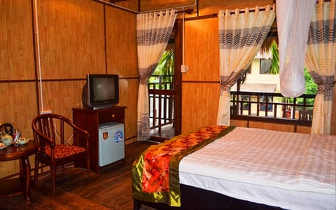 Superior Double Room, Pool View | Minibar, in-room safe, soundproofing, free WiFi