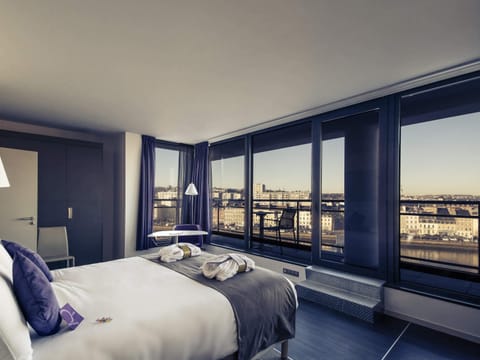 Privilege, Room, 1 Double Bed, Balcony | Minibar, in-room safe, desk, soundproofing