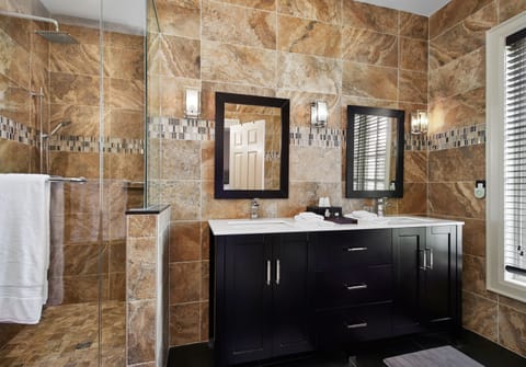 Master Suite, Lake View | Bathroom | Designer toiletries, hair dryer, bathrobes, bidet