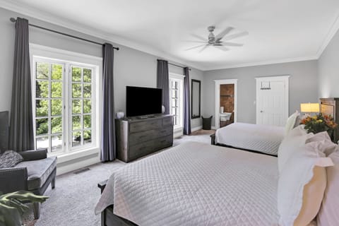 East Suite, Lake View | Premium bedding, minibar, desk, laptop workspace