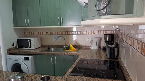 Studio, 1 Bedroom, Kitchen | Private kitchen | Full-size fridge, microwave, oven, stovetop