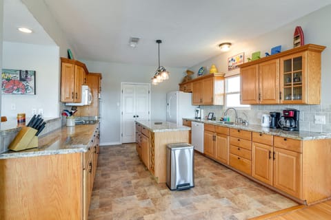 House (3 Bedrooms) | Private kitchen | Microwave, oven, stovetop, dishwasher