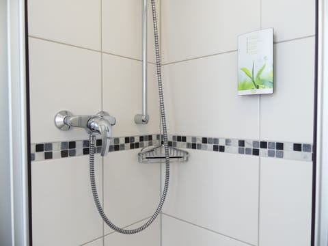 Triple Room | Bathroom shower