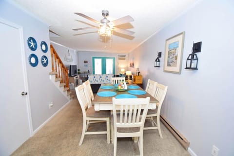 Townhome, 2 Bedrooms | Dining