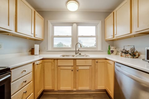 Cottage (3 Bedrooms) | Private kitchen | Microwave, oven, stovetop, dishwasher