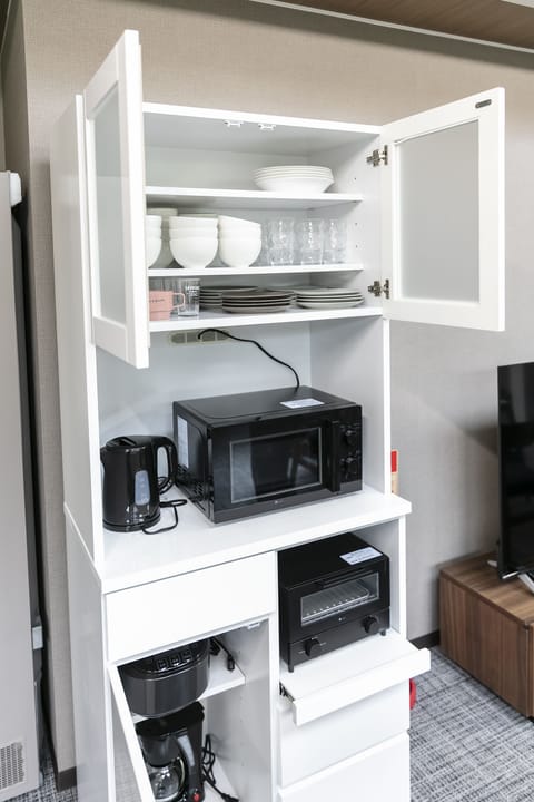 Full-size fridge, microwave, stovetop, toaster