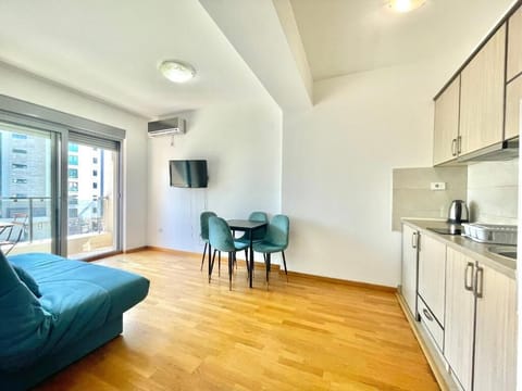 Premium Apartment | Free WiFi, bed sheets