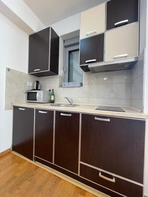 Standard Apartment | Private kitchen | Fridge, stovetop, electric kettle, cookware/dishes/utensils