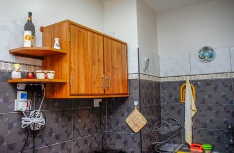 Comfort Apartment | Private kitchen | Fridge, microwave, cookware/dishes/utensils