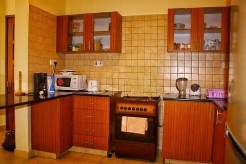 Comfort Apartment | Private kitchen | Fridge, microwave, cookware/dishes/utensils