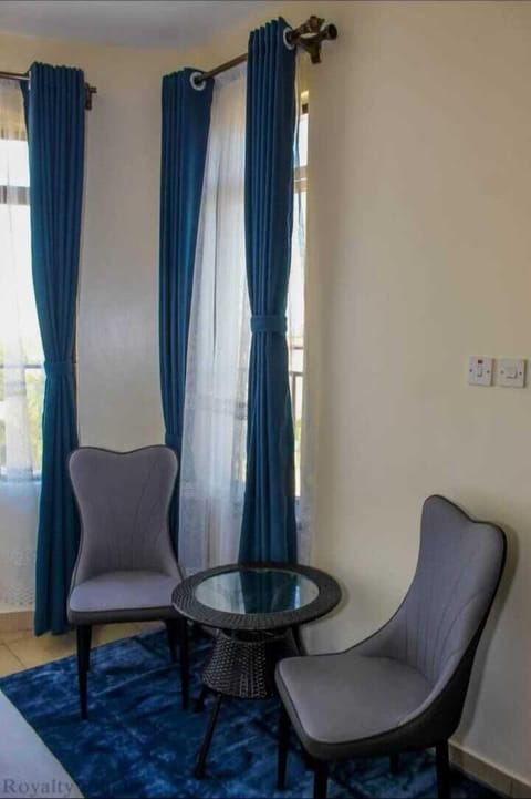 Executive Apartment | Living area | Flat-screen TV