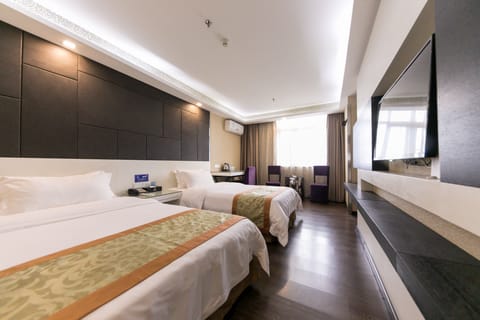 Standard Twin Room, Multiple Beds | Free minibar items, free WiFi, bed sheets, wheelchair access