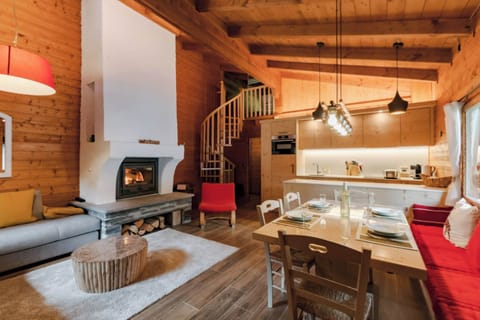 Family House, 2 Bedrooms (Chalet Soleada) | Living room | 21-inch Smart TV with cable channels, fireplace