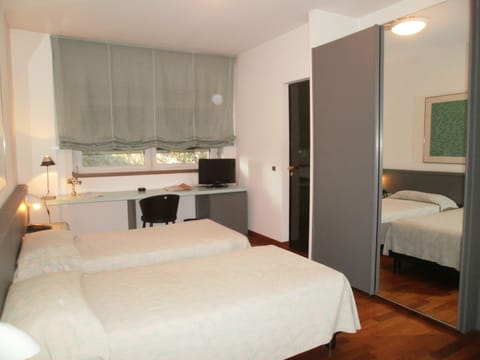 Superior Double Room Single Use | Minibar, in-room safe, desk, blackout drapes