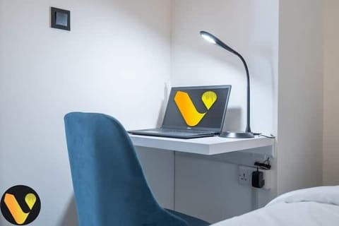 Luxury Apartment | 2 bedrooms, iron/ironing board, free WiFi, bed sheets