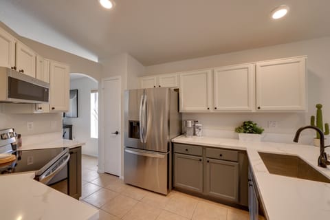 House (3 Bedrooms) | Private kitchen | Microwave, oven, stovetop, dishwasher