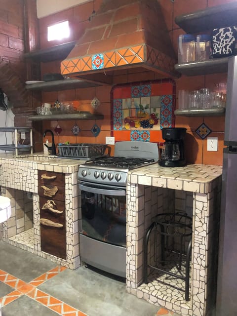 Oceanview Guesthouse, Manzanillo studio apartment | Private kitchen | Stovetop, cookware/dishes/utensils