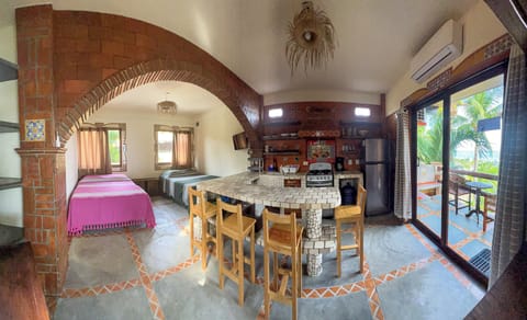 Oceanview Guesthouse, Manzanillo studio apartment | Individually decorated, individually furnished, laptop workspace