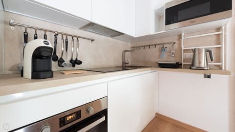 Apartment (2 Bedrooms) | Private kitchen | Microwave, oven, toaster, highchair