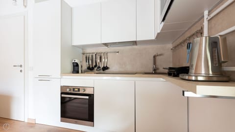 Apartment (2 Bedrooms) | Private kitchen | Microwave, oven, toaster, highchair