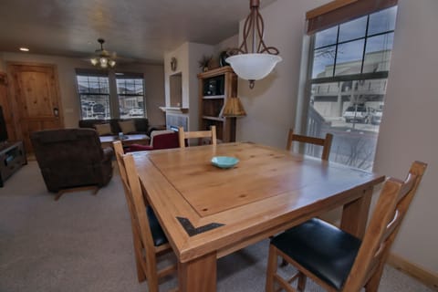 Town Home | Fox Point at Redstone A | In-room dining