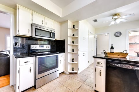 House (3 Bedrooms) | Private kitchen | Microwave, oven, stovetop, dishwasher