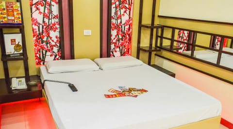 Executive Room, 1 Queen Bed | Free WiFi