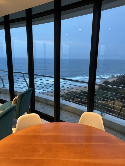 Luxury Apartment, 3 Bedrooms, Beach View | In-room dining