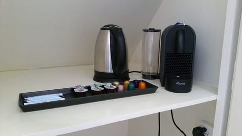 Superior Villa, 1 Queen Bed, Shared Bathroom, Garden View | Coffee and/or coffee maker