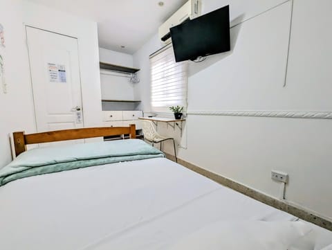 Deluxe Single Room | Free WiFi, bed sheets