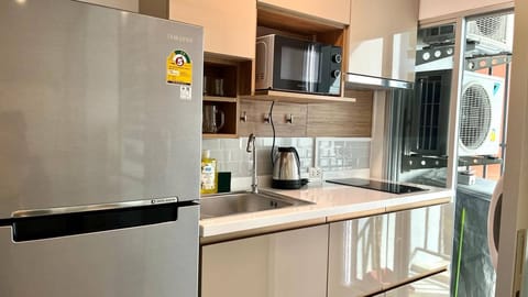 Apartment, 1 Bedroom, Accessible, Balcony | Private kitchen