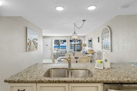 Townhome, Multiple Beds, Balcony, Ocean View | Private kitchen | Fridge, microwave, oven, stovetop