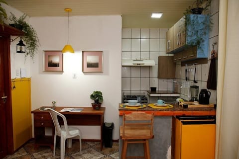 Studio Suite | Private kitchen | Fridge, blender, cookware/dishes/utensils, cleaning supplies