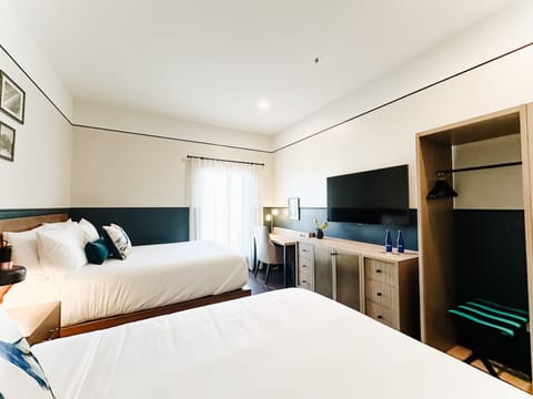 Premium Room | Premium bedding, in-room safe, desk, laptop workspace