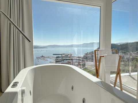 Luxury Room, 1 King Bed, Hot Tub, Sea View | Private spa tub