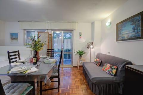 Family Apartment, 1 Bedroom (Studio Saturno 23 in the city center) | Living room | 21-inch flat-screen TV with digital channels