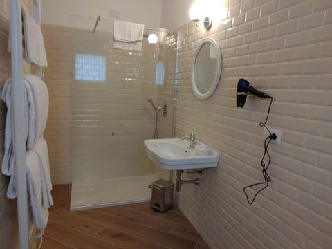 Classic Double Room | Bathroom | Shower, rainfall showerhead, hair dryer, bathrobes