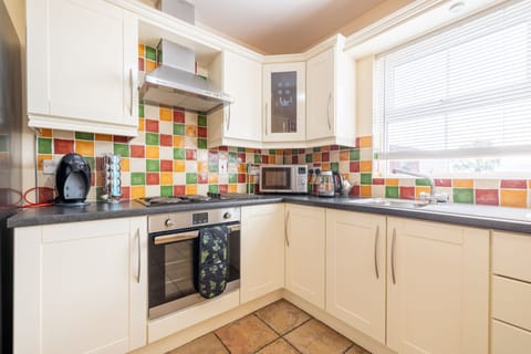 House, 3 Bedrooms | Private kitchen | Fridge, microwave, dishwasher, coffee/tea maker