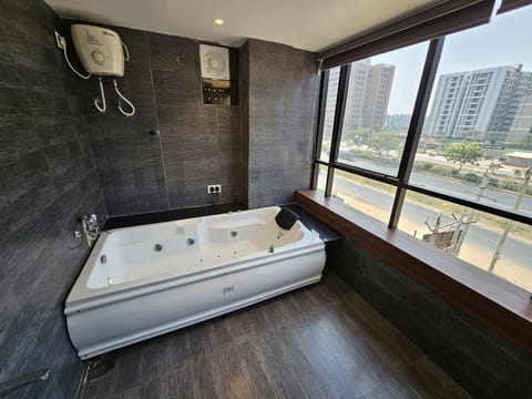 Luxury Suite | Bathroom | Slippers