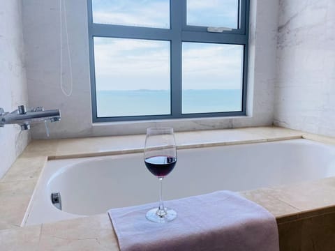 Romantic Apartment, 2 Bedrooms, Bathtub, Sea View | Bathroom | Rainfall showerhead, free toiletries, hair dryer, bathrobes